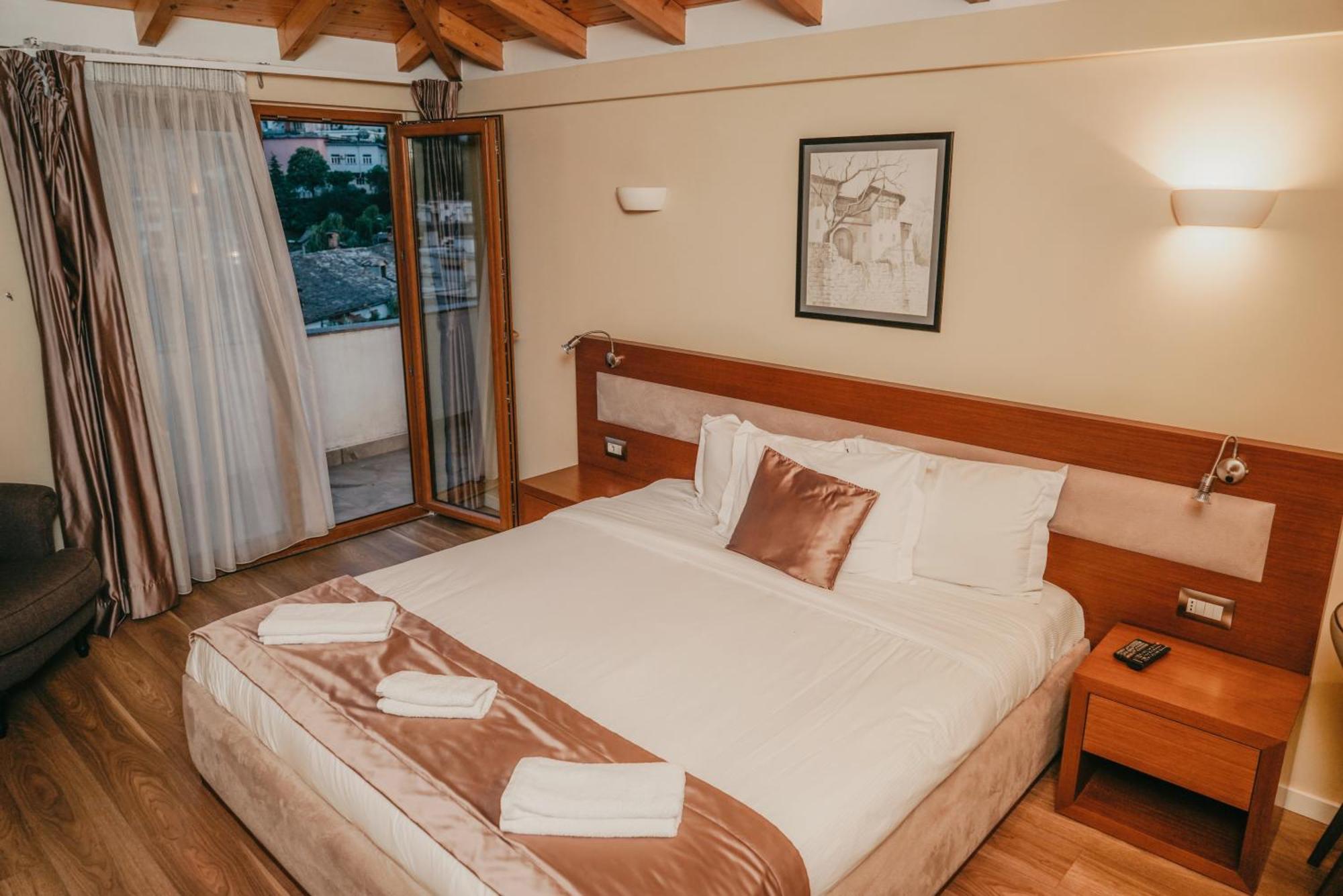 Center Hotel Gjirokastra Kültér fotó